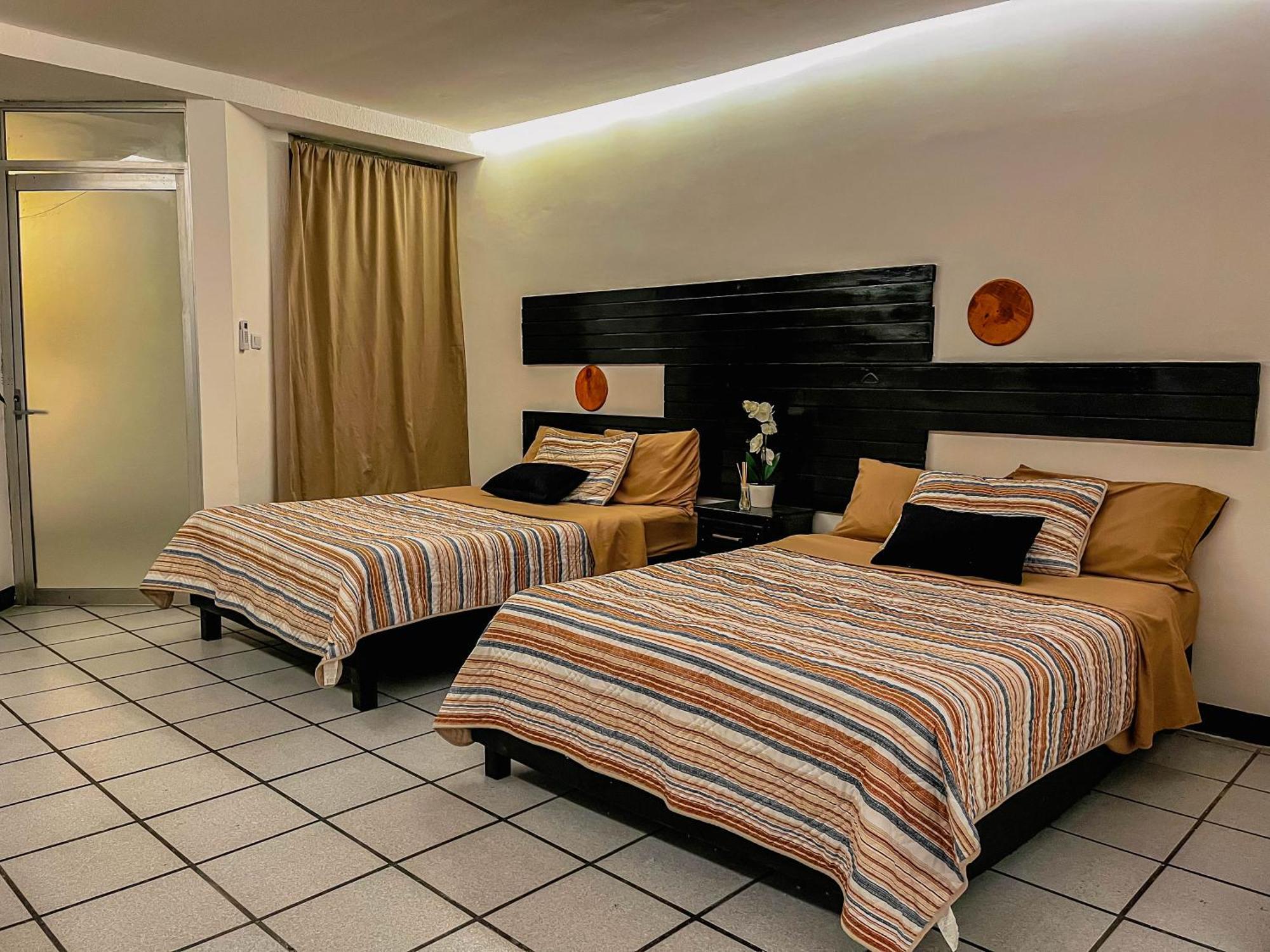 Hotel Sexta Avenida 塔帕丘拉 外观 照片